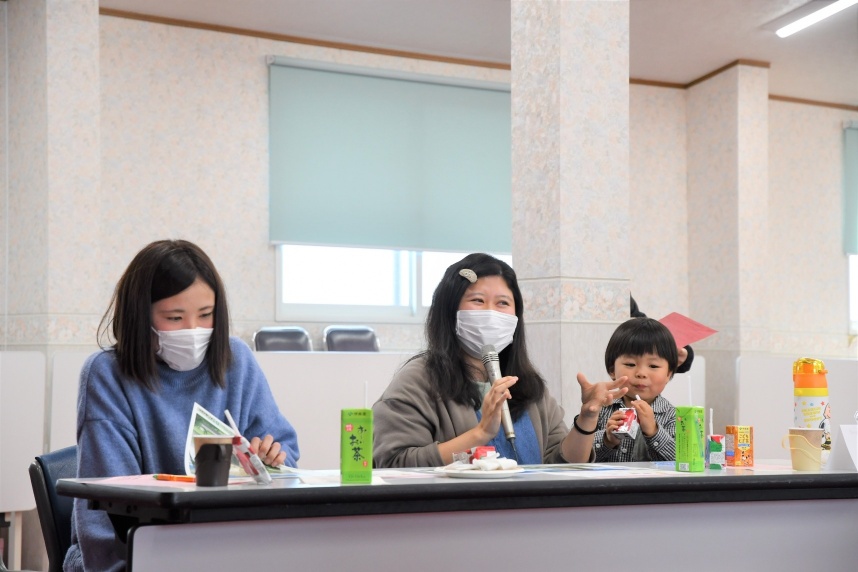 ママ座談会　発表風景