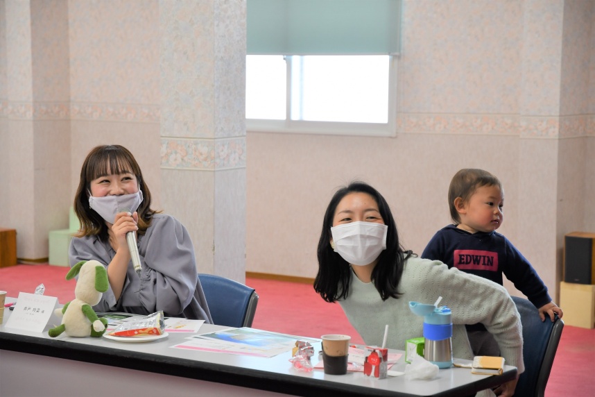 ママ座談会　発表風景